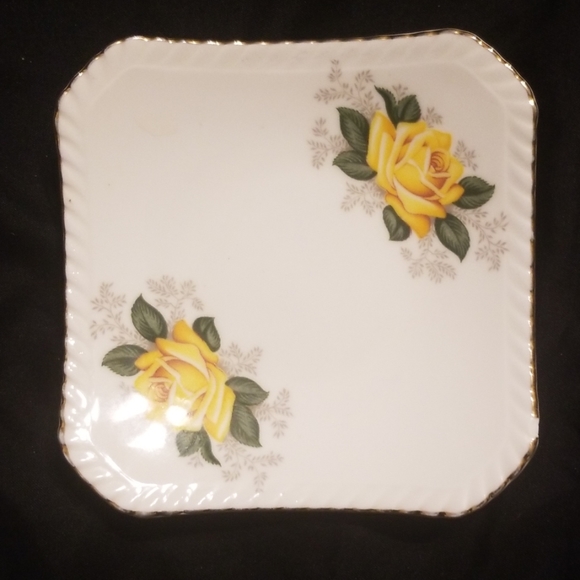 Royal Adderley Yellow Rose Plate with gold trim - Picture 1 of 3